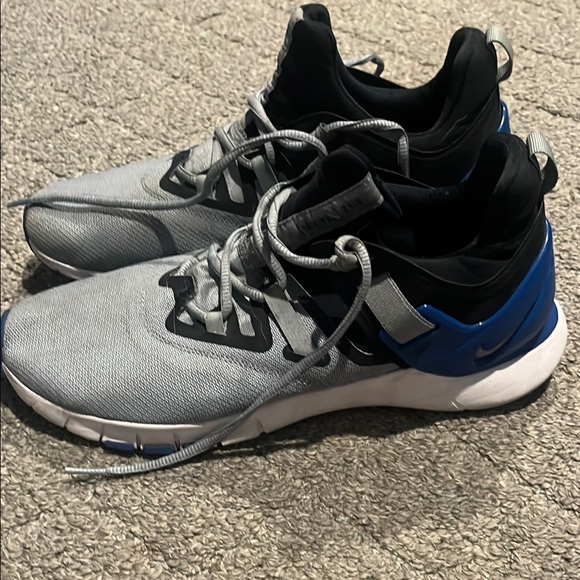 Nike Gray and Black Athletic Shoes with Cushioned Midsole - Picture 3 of 8